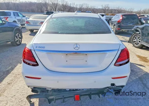 2017 Mercedes-Benz E 300 z USA, uszkodzony, nr VIN WDDZF4JB7HA089932